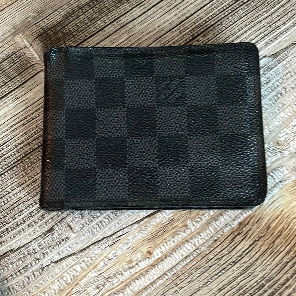 Men’s Louis Vuitton bi-fold wallet, black checkerboard design
